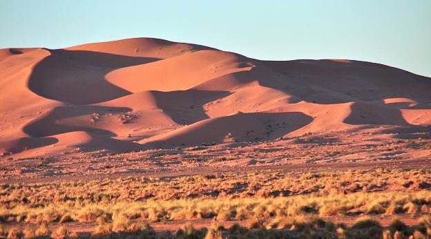 3.Sahara je samo pešcana pustinja.jpg