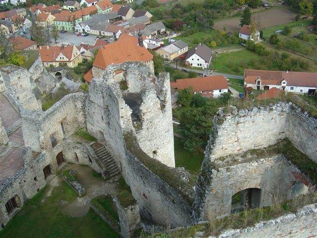 Travel-destination-in-Czech-Republic-Rabi-Castle