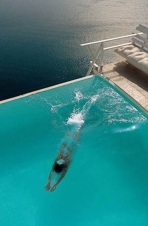 Pool im Chromata Suites Hotel auf der griechischen Insel Santorin